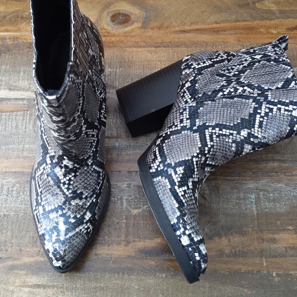 🆕🌿SNAKEPRINT BOOTIES🌿 - Picture 1 of 12